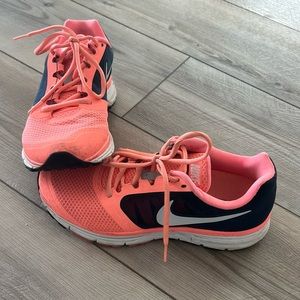 Women’s Nike shoes